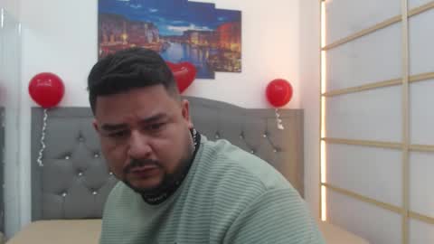 Snapshot of oso_gael chatting on February 22, 2026, 5:22 pm Bear Gael online show from February 22, 2026, 5:22 pm