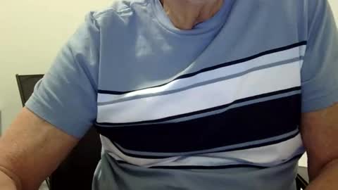 Snapshot of ossibottom chatting on April 21, 2026, 2:15 am Ossi online show from April 21, 2026, 2:15 am