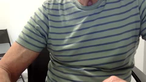 Snapshot of ossibottom chatting on May 18, 2026, 10:04 pm Ossi online show from May 18, 2026, 10:04 pm