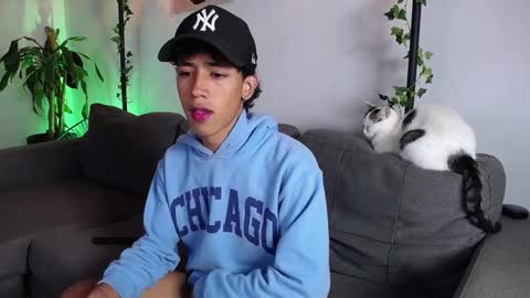 ostin 18hot online show from December 13, 2024, 1:26 am