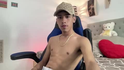 ostin 18hot online show from November 20, 2025, 5:40 am