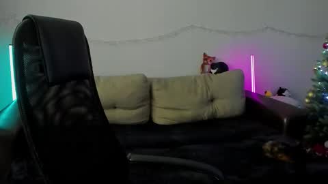 Ostin online show from December 22, 2025, 5:26 am