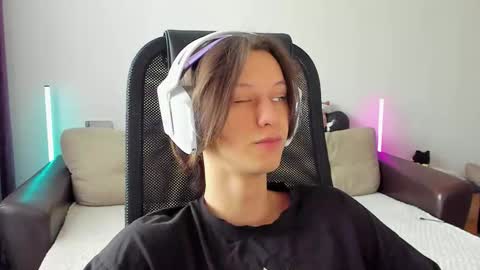 Ostin online show from February 12, 2026, 4:40 am