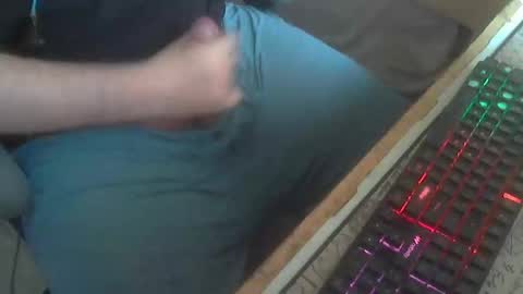 osvaldo2232 online show from May 7, 2026, 3:39 pm