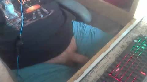 osvaldo2232 online show from May 18, 2026, 1:50 pm