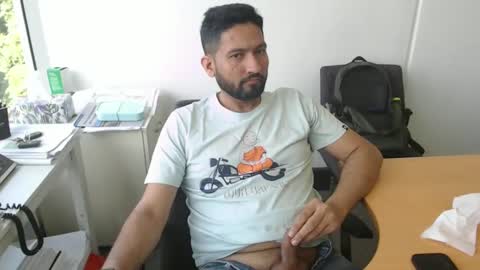 outdoornakedguy11_007 online show from December 5, 2024, 9:50 pm