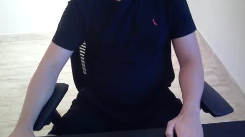 Snapshot of outroemail1807 chatting on April 7, 2026, 9:04 pm outroemail1807 online show from April 7, 2026, 9:04 pm