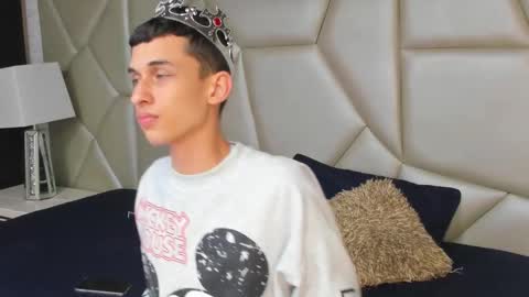 owen_stone1 online show from March 12, 2025, 11:31 am