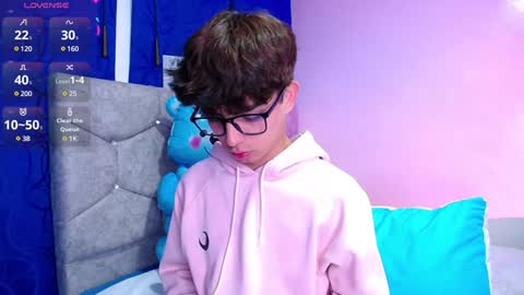 Owen  Independent model  online show from December 24, 2024, 3:38 am