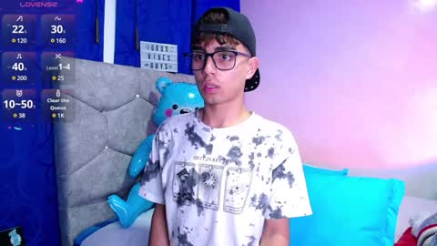 Owen  Independent model  online show from December 31, 2024, 12:11 am