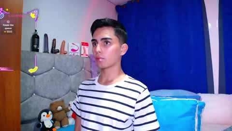 Owen  Independent model  online show from September 15, 2025, 10:32 pm