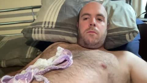 Owen2022 online show from April 21, 2026, 6:20 am