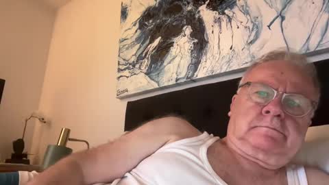 ozhairybearxxxx online show from December 7, 2024, 8:44 am