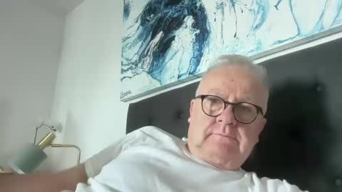 ozhairybearxxxx online show from December 20, 2024, 9:17 pm