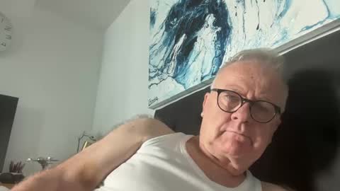 ozhairybearxxxx online show from December 26, 2024, 10:41 pm