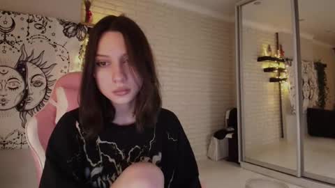 Snapshot of p0rsche911 chatting on December 23, 2024, 11:49 pm Alice online show from December 23, 2024, 11:49 pm