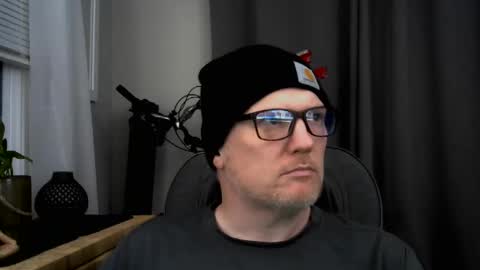 Snapshot of pale_dad_bod chatting on December 4, 2025, 3:49 am pale_dad_bod online show from December 4, 2025, 3:49 am