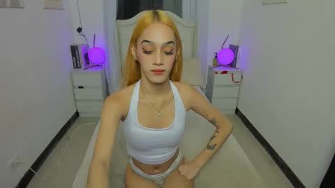 tiny girl wth big one online show from November 8, 2025, 6:02 am