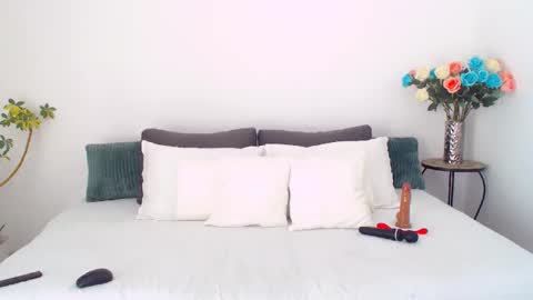 PAMEL ISSY online show from April 26, 2026, 7:17 am