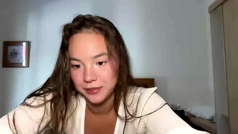 Kamila online show from May 2, 2026, 5:12 am