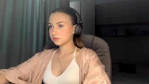 Snapshot of pamulahallquist chatting on June 9, 2026, 2:17 pm Lia online show from June 9, 2026, 2:17 pm