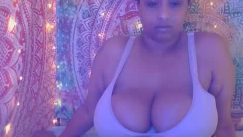 Nia Angels online show from December 17, 2025, 2:56 pm