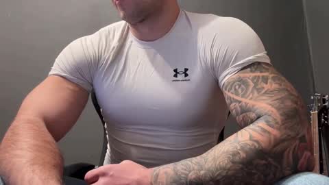 Snapshot of panther_style chatting on February 1, 2026, 1:42 pm Oleg online show from February 1, 2026, 1:42 pm