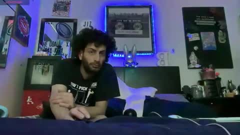 Snapshot of pantslesstraveler_plt chatting on December 2, 2025, 1:11 am PantsLessTraveler online show from December 2, 2025, 1:11 am