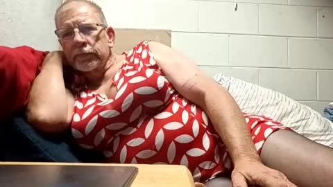 a online show from November 3, 2025, 5:42 am