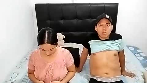 Snapshot of paola_835068 chatting on February 17, 2025, 3:04 am Paola 23 and Andres 25 online show from February 17, 2025, 3:04 am