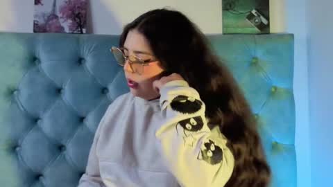 Paola Lyon online show from September 29, 2025, 12:21 pm