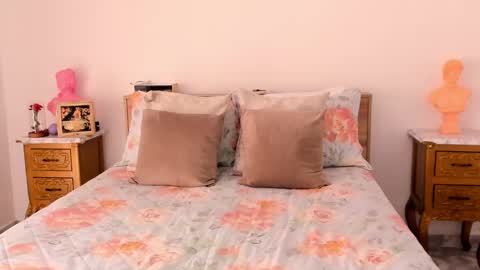 Snapshot of paola_sanchez1 chatting on January 2, 2025, 2:35 pm Paola online show from January 2, 2025, 2:35 pm