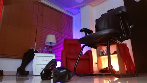 PAOLA  online show from November 13, 2025, 10:36 am