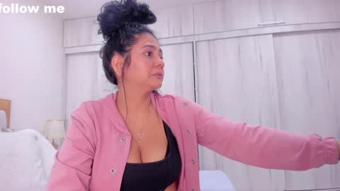 Snapshot of paolaa_rodriguez chatting on February 1, 2025, 6:51 pm Paola online show from February 1, 2025, 6:51 pm