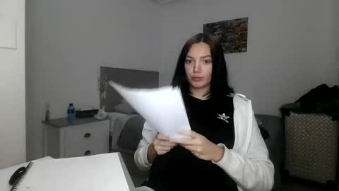 Paola Hard online show from December 4, 2025, 8:06 pm