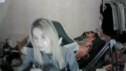 Snapshot of paradise_shade chatting on December 3, 2025, 2:59 pm paradise_shade online show from December 3, 2025, 2:59 pm