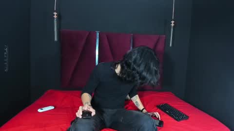 paranoidtemptaion_ online show from February 11, 2025, 12:27 pm