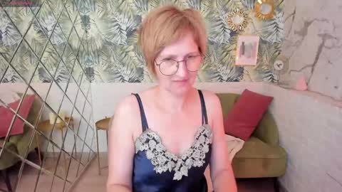 Snapshot of paris_cherry chatting on May 31, 2026, 6:09 pm Paris online show from May 31, 2026, 6:09 pm
