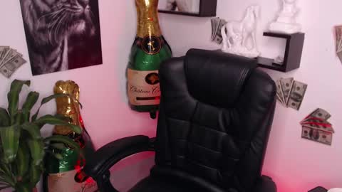 Paris D angelo online show from January 6, 2025, 4:26 am