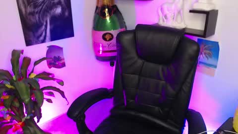 Paris D angelo online show from January 13, 2025, 12:30 am