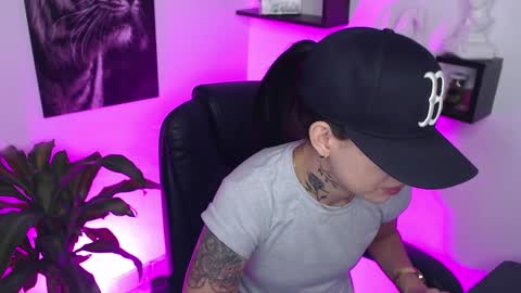 Paris D angelo online show from February 27, 2025, 1:16 am