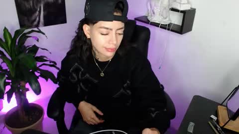 Paris D angelo online show from February 3, 2026, 7:35 am