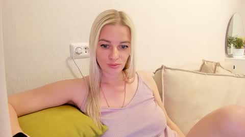 Snapshot of paris_hilt_on chatting on October 5, 2025, 10:57 am Sasha online show from October 5, 2025, 10:57 am