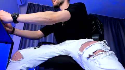 Paris online show from March 6, 2025, 5:14 am