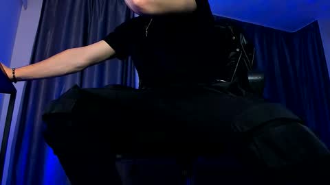 Paris online show from November 25, 2025, 6:19 pm