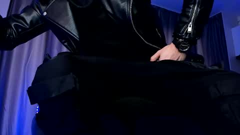 Paris online show from December 21, 2025, 10:55 am