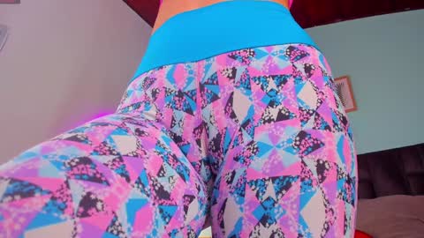 Snapshot of parisfox_ chatting on January 25, 2025, 7:39 pm PARIS online show from January 25, 2025, 7:39 pm