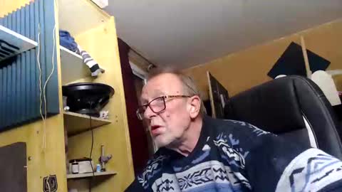 pascal88881 online show from December 1, 2024, 7:36 pm