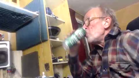 pascal88881 online show from December 8, 2024, 11:08 pm