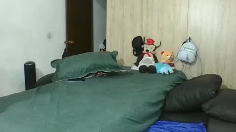 passion_fruit01 online show from September 11, 2025, 5:57 pm